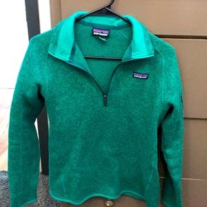 Women Green Patagonia better sweater half zip.